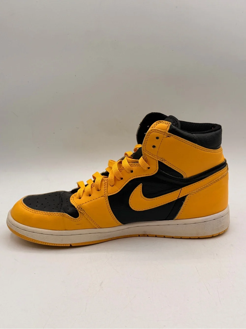AIR JORDAN 1 RETRO HIGH OG POLLEN BLACK YELLOW MEN’S SIZE 9.5 555088-701